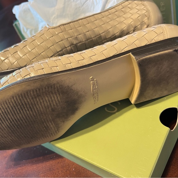 Trotters bone colored woven flat loafers, size 9 - Picture 3 of 7
